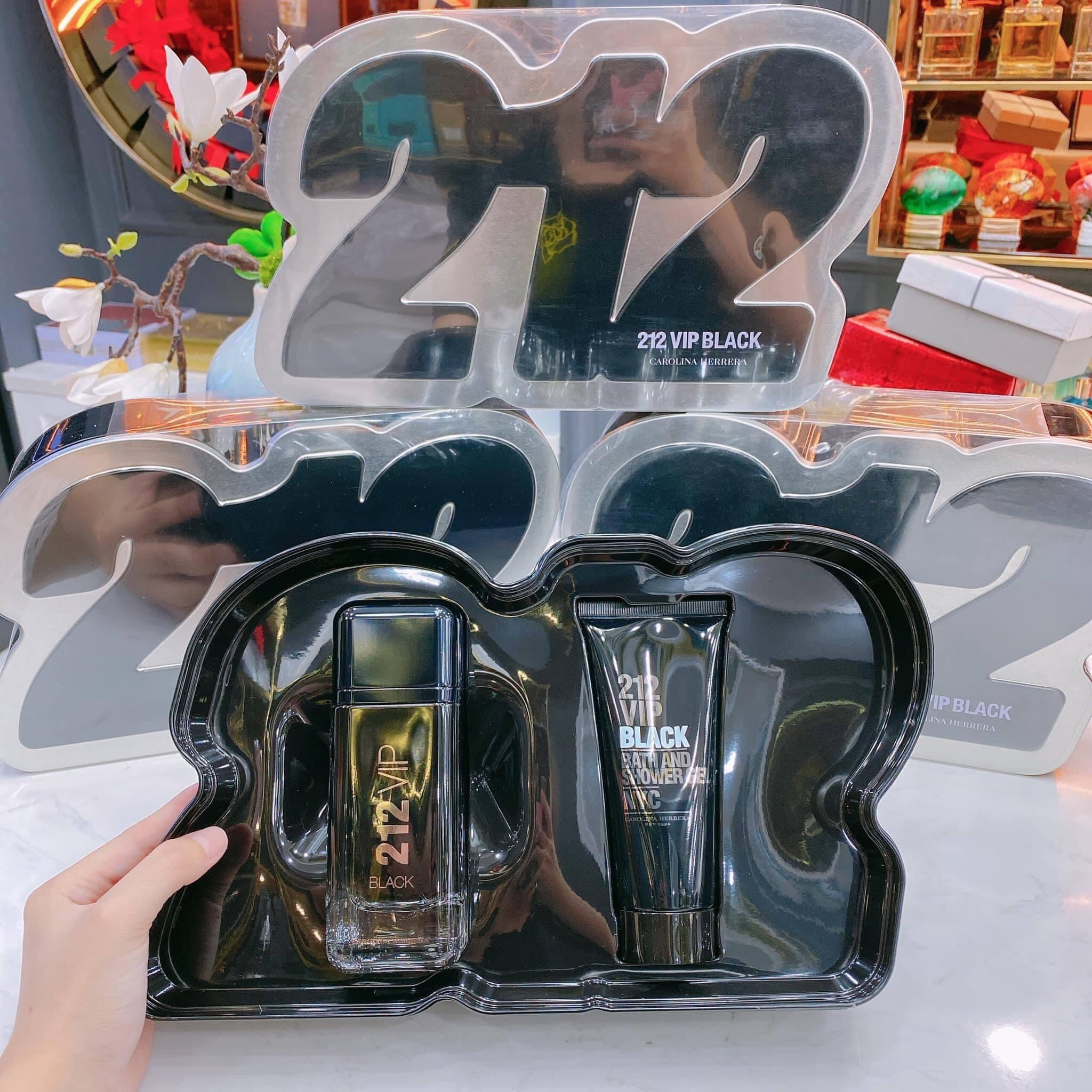 Bộ Sản Phẩm Nước Hoa Nam Carolina Herrera 212 Vip Men Black Gift Set Edp 100Ml + Shower Gel 100Ml