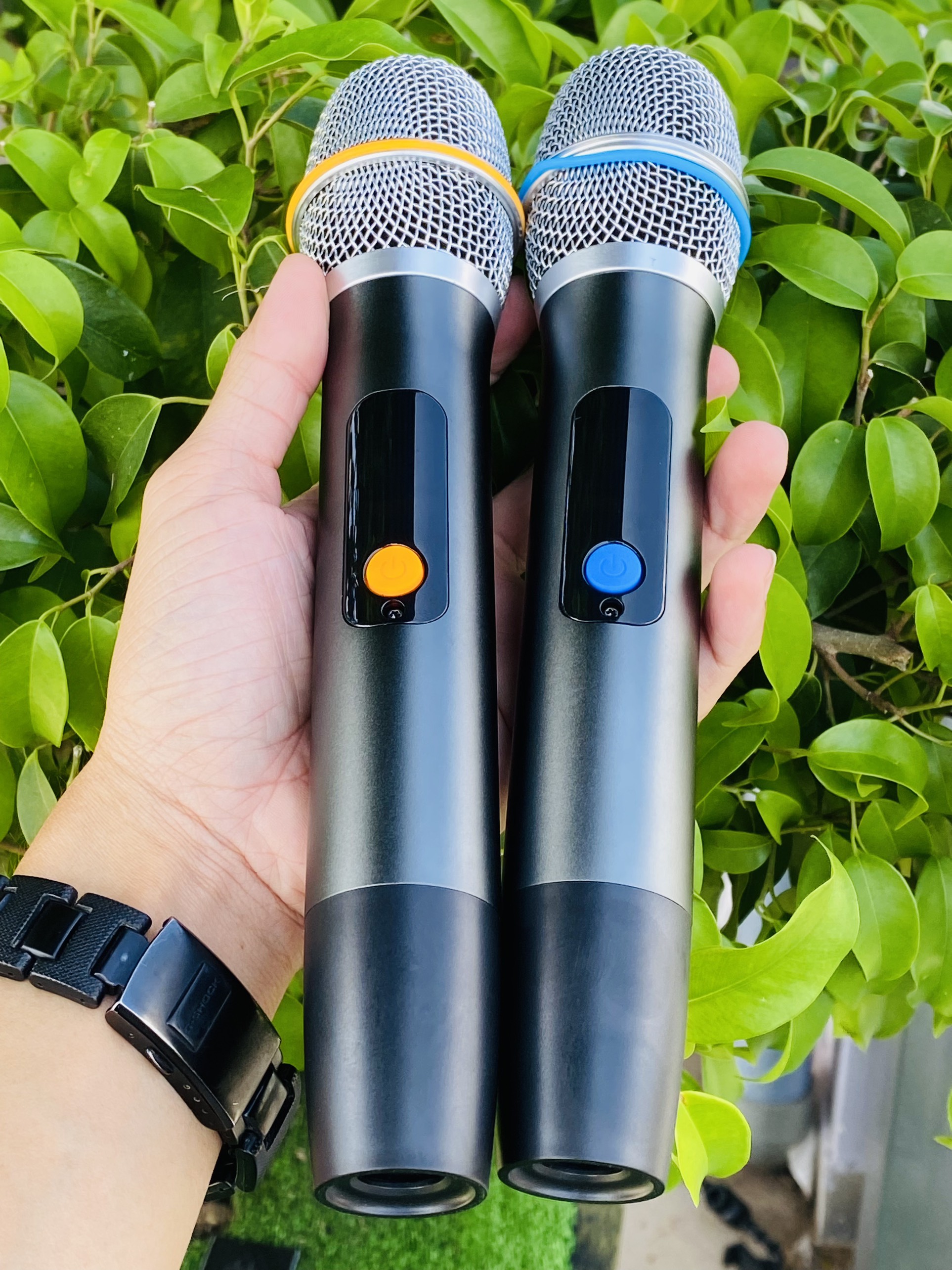 Loa Xách Tay YIBOLANG F3 Pro, Công Suất 230W, 2 Bass 20, Âm Thanh Cực Khủng, Nghe Siêu Hay, Tặng Kèm 2 Micro Không Dây Và Phụ Kiện Dây Đeo Chéo, Phù Hợp Karaoke Giải Trí, Quán Bar, Dã Ngoại, Hàng Chính Hãng
