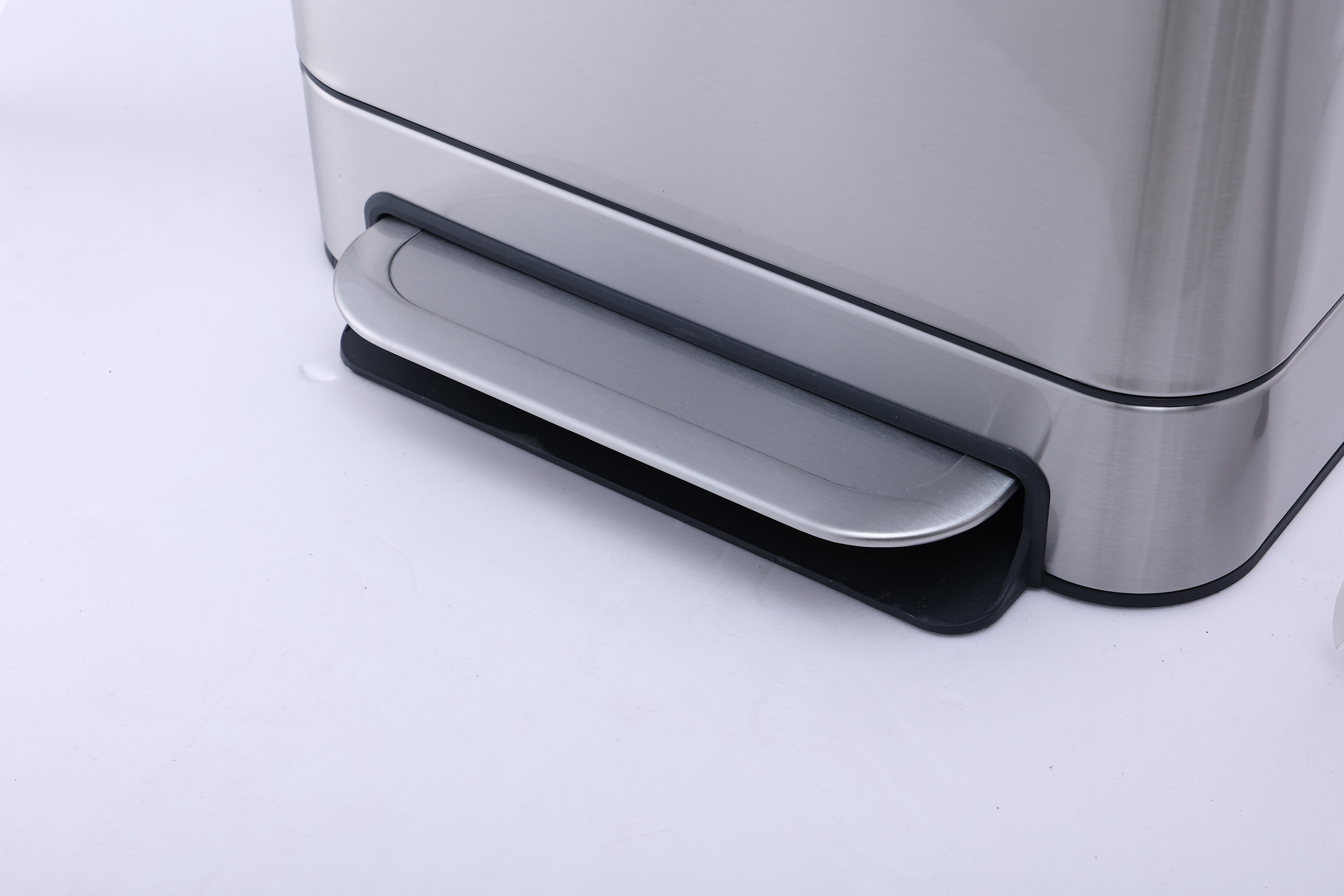 Thùng rác inox đạp chân cao cấp GEV-H73 Dung tích 40L