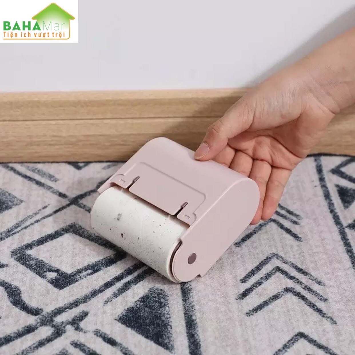 CON LĂN DÍNH LÀM SẠCH BỤI, LÔNG, BÔNG, MẢNH VỤN TRÊN CÁC BỀ MẶT LEN, DẠ, NỈ... "BAHAMAR" thuận tiện xử lý các vụn bông, lông, mảnh vụn rơi vãi
