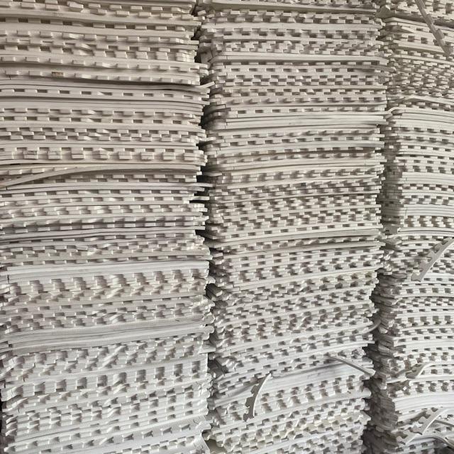Thảm trắng 60*60 có rìa bao đầy đủ