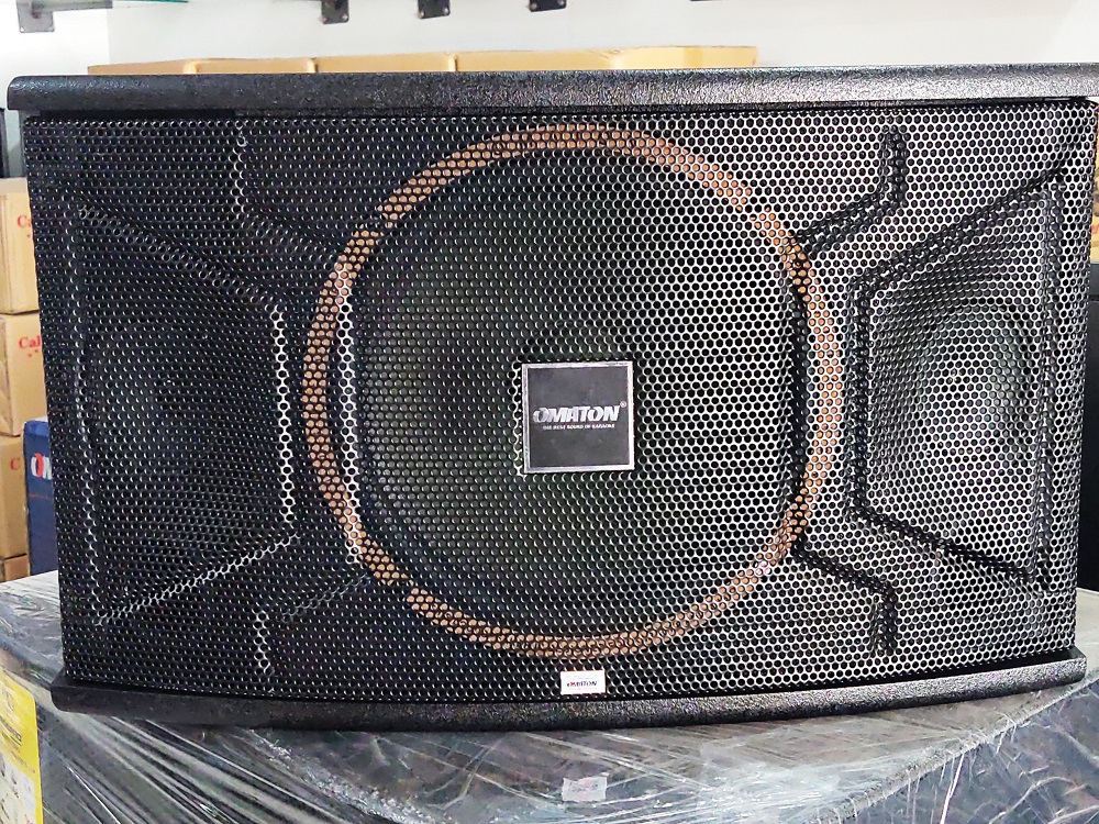 Loa nằm OMATON P-968 Deluxe lưới sắt, Bass 25cm 2 từ, sơn chống trầy - Hàng chính hãng
