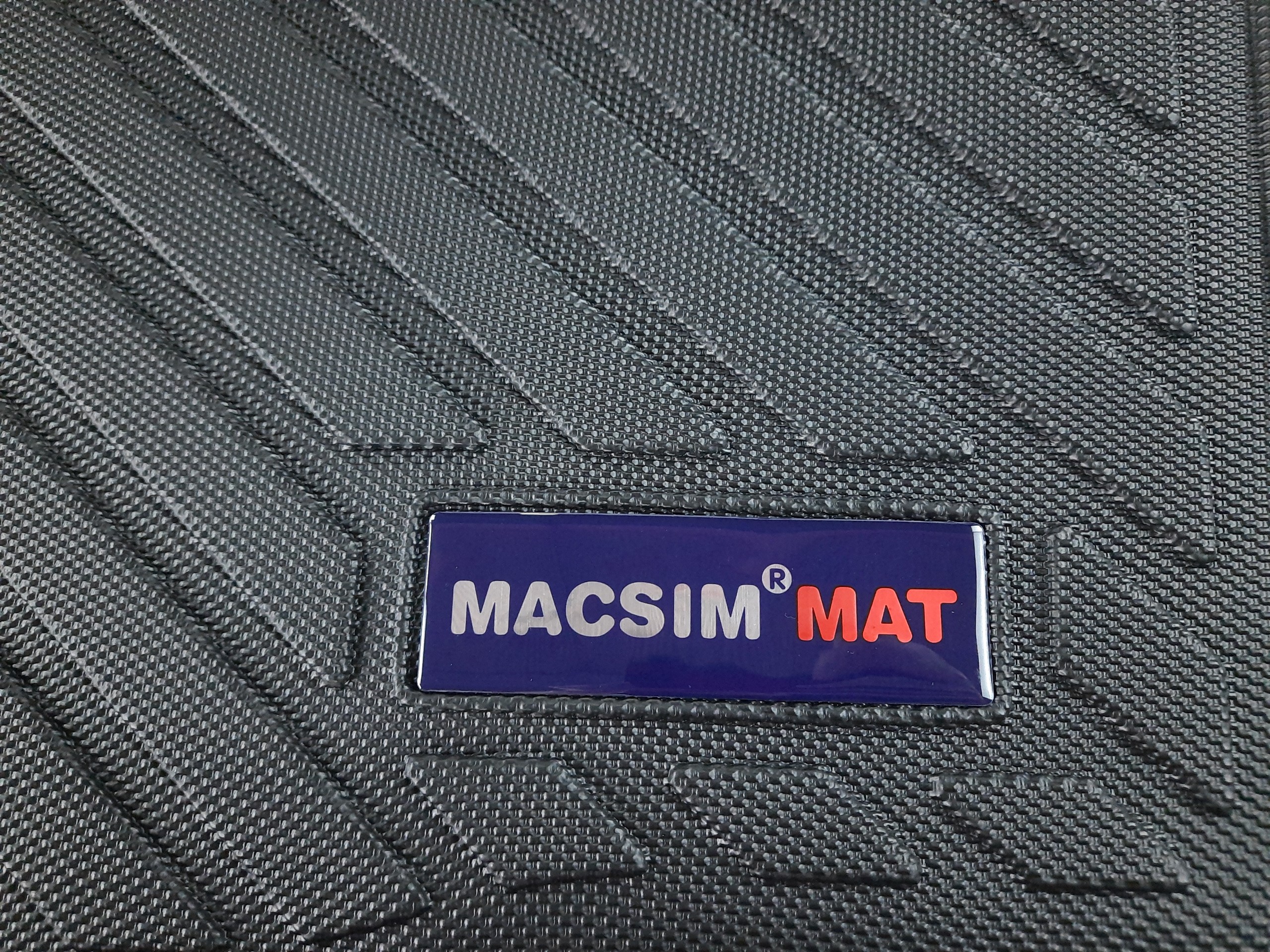 Thảm lót cốp xe ô tô BMW 3 series (2019-đến nay) nhãn hiệu Macsim hàng loại 2