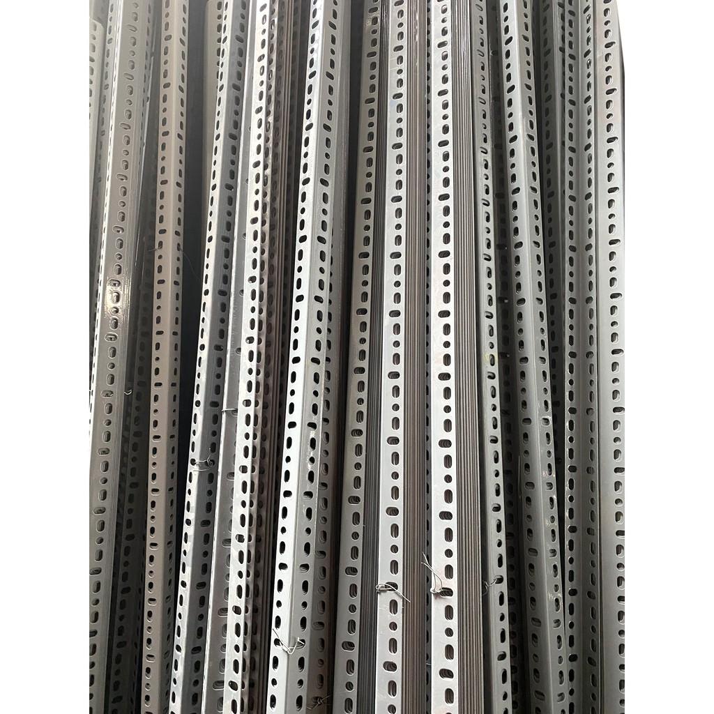 Thanh sắt V Lỗ 30x30mm dày 2 ly - dài 30cm