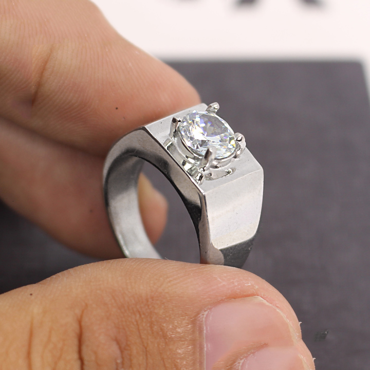 Nhẫn nam trơn đính đá  MNH013-1 Không đen không rỉ sét