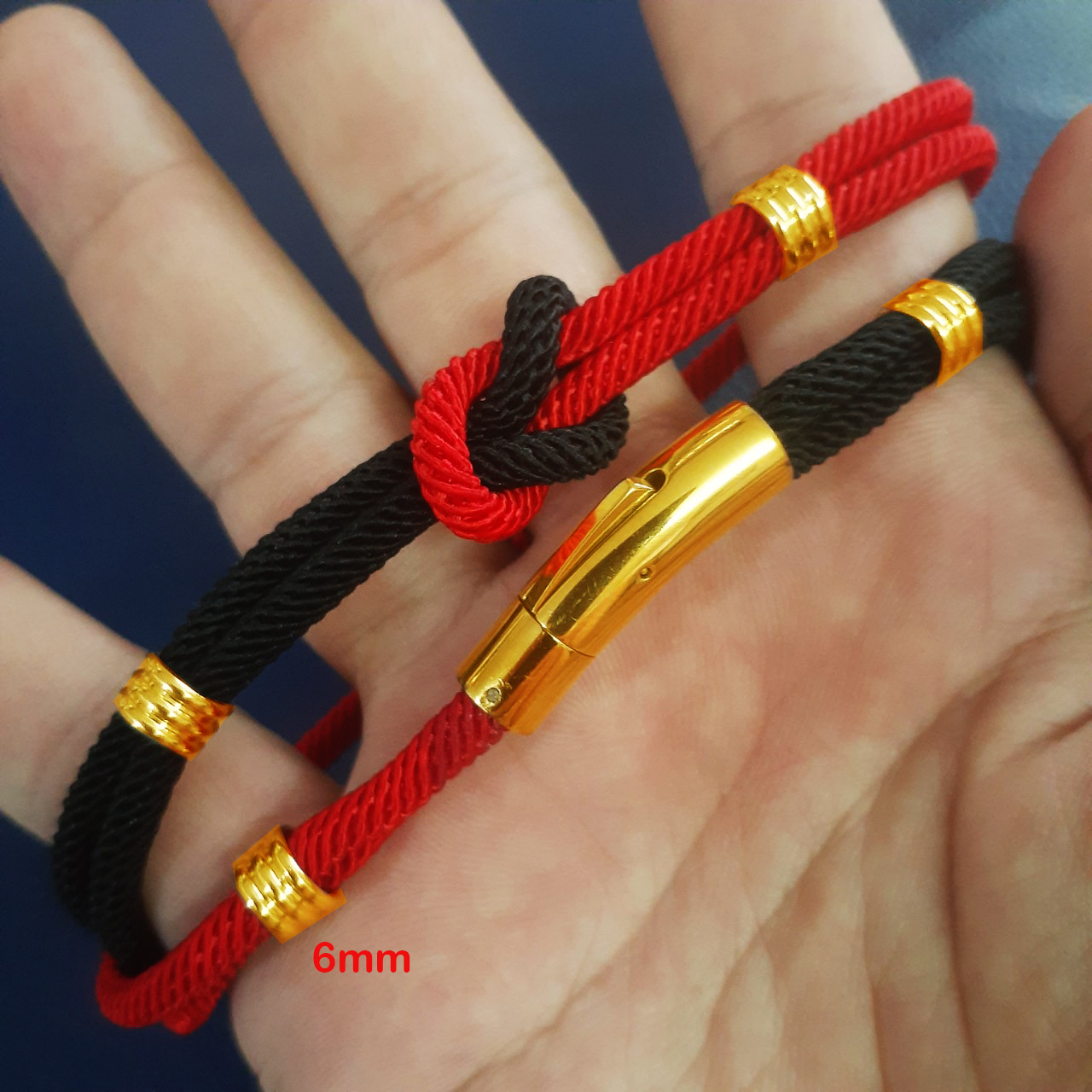 Dây chuyền dù thái đôi thắt gút 2 màu đen. đỏ bọc khoen inox 6ly màu vàng tạo nên đẳng cấp, phong độ cho người đeo