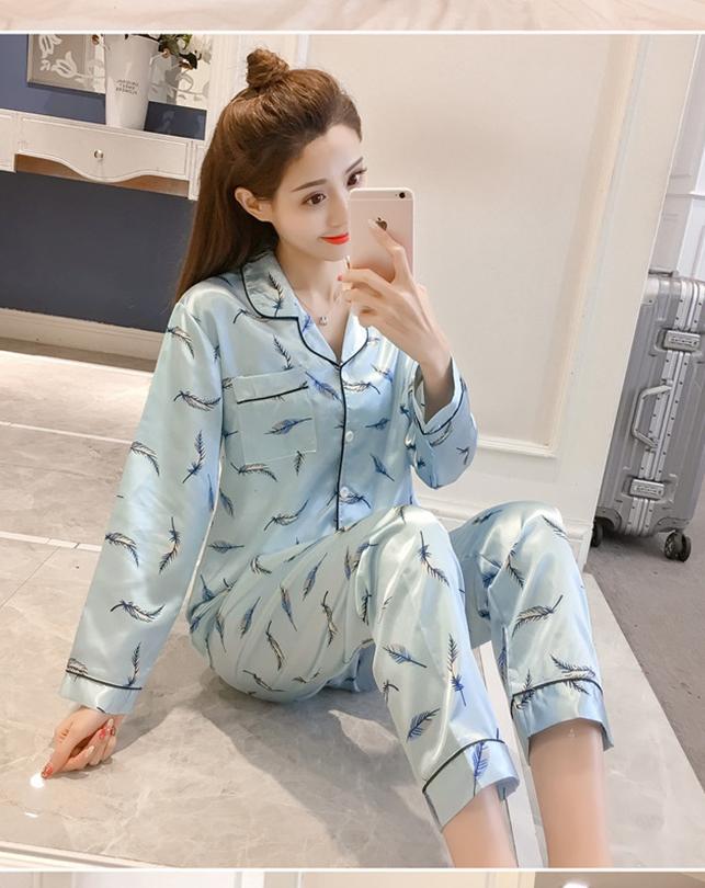 Bộ đồ ngủ phi lụa tay dài quần dài hoạ tiết lông vũ giản dị CDANP12 xanh