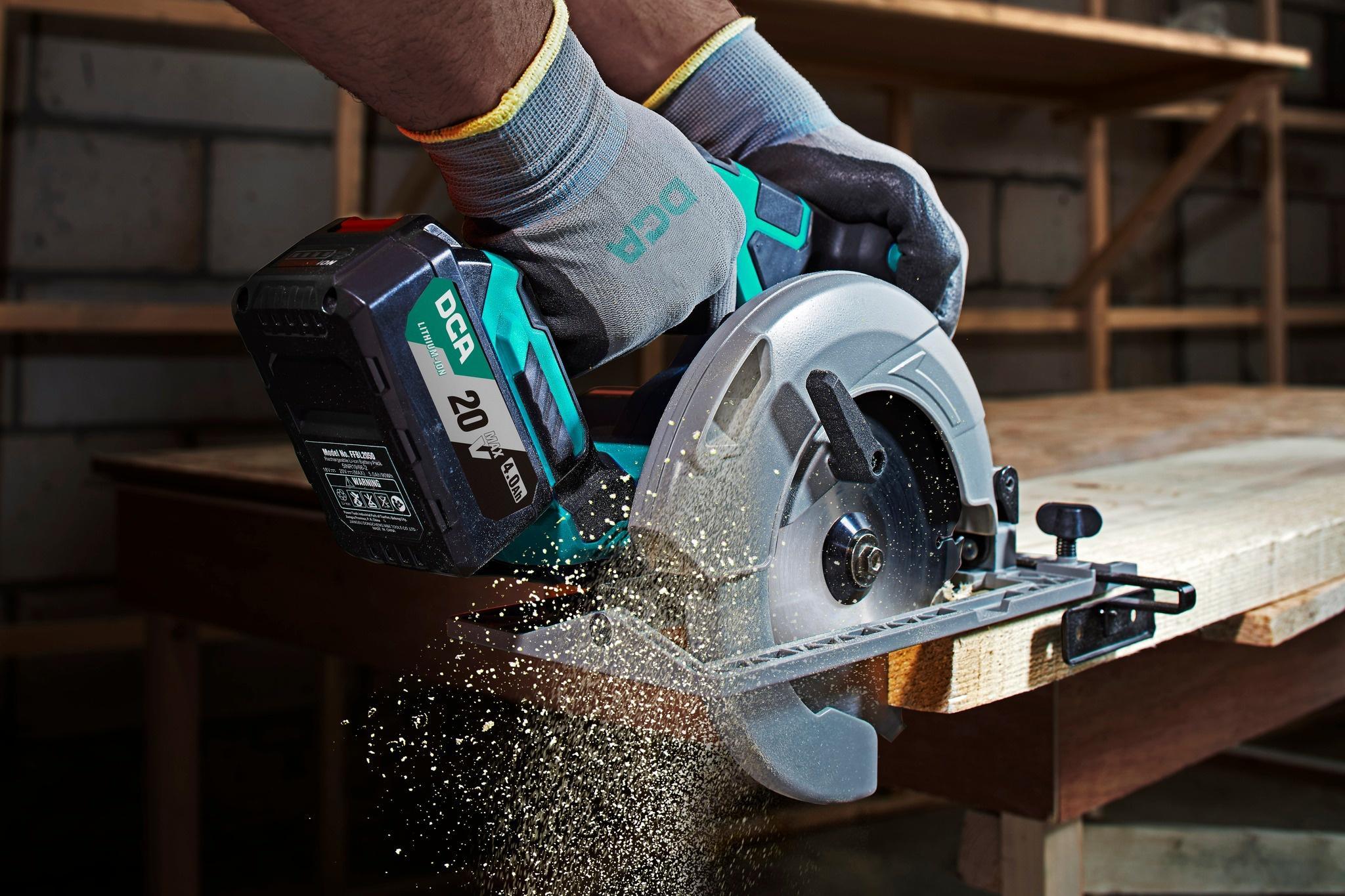 MÁY CƯA ĐĨA TRÒN KHÔNG CHỔI THAN DÙNG PIN DCA ADMY165Z (KHÔNG KÈM PIN VÀ SẠC) - HÀNG CHÍNH HÃNG