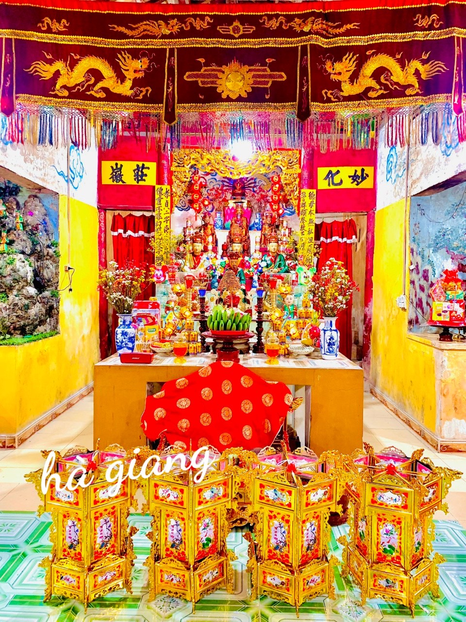 Đèn lồng nhựa đèn lục lăng size lớn màu vàng