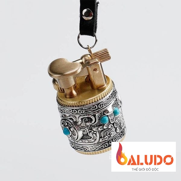 Vỏ hộp quẹt xăng đá kiêm móc khóa CF-212C vỏ xoay hoa văn nổi đính đá