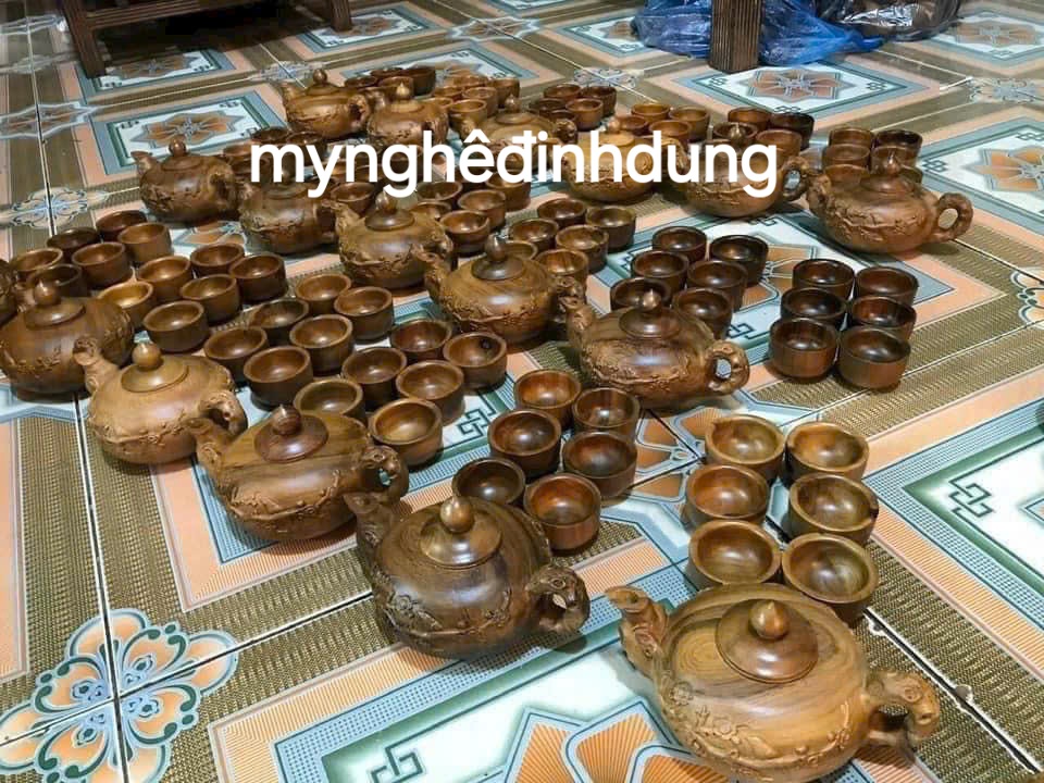 Bộ  ấm chén chim mai bằng  gỗ  bách xanh thơm nức đẹp long lanh