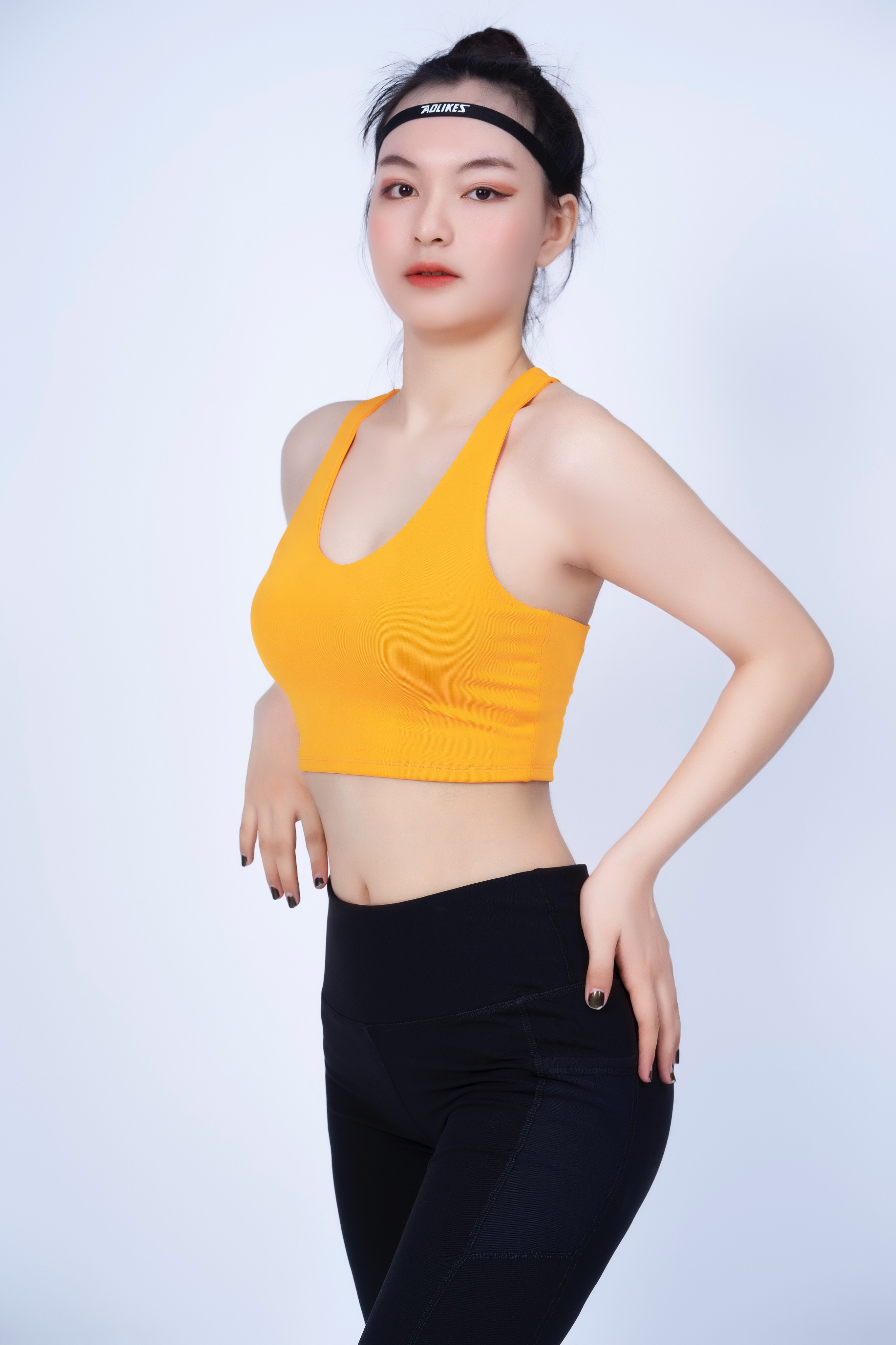 Combo 2 áo tập thể thao croptop nữ (ngẫu nhiên)