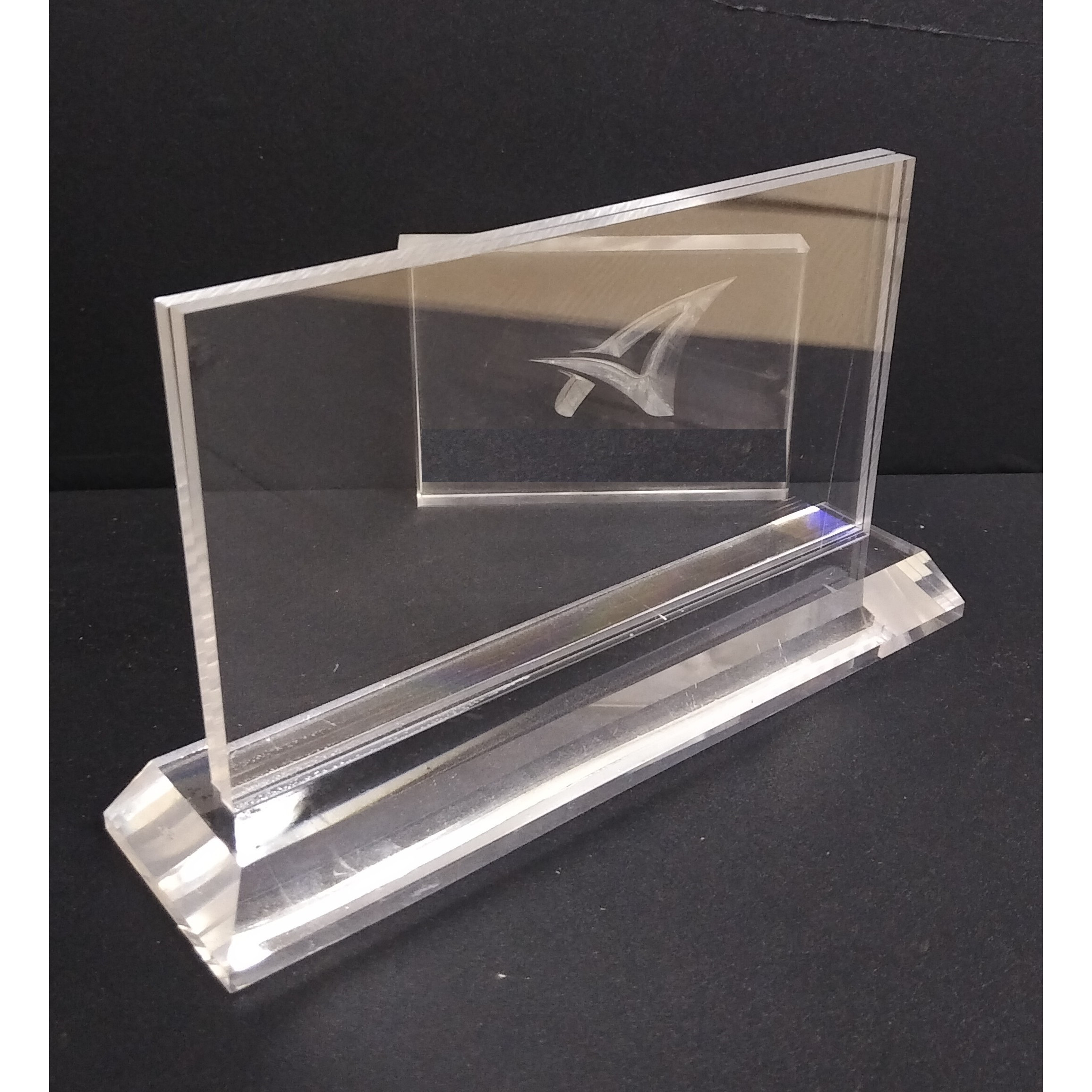 Kệ chức danh mica trong suốt 18x10cm