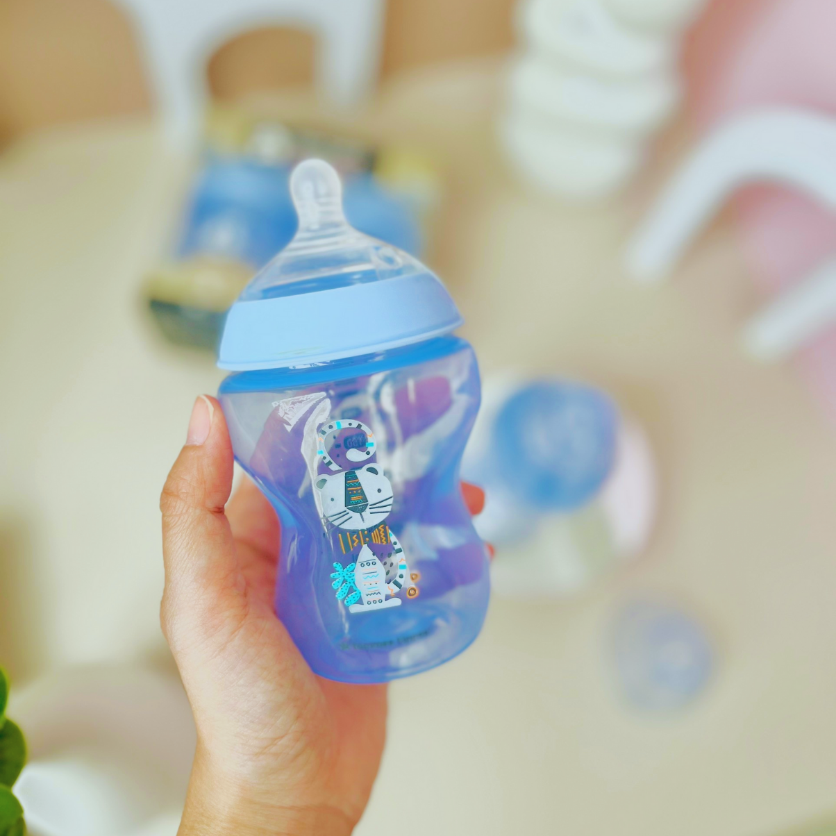 Bình Sữa Ty Siêu Mềm Tự Nhiên Tommee Tippee Closer To Nature 260ml, Núm Ty Của Bình 3-6 Tháng – Xanh Dương (Bình Đôi)