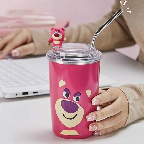 Ly Giữ Nhiệt Inox 304 Cao Cấp Họa Tiết Gấu Dâu Dễ Thương Lotso Tặng Kèm Ống Hút Tiện Lợi