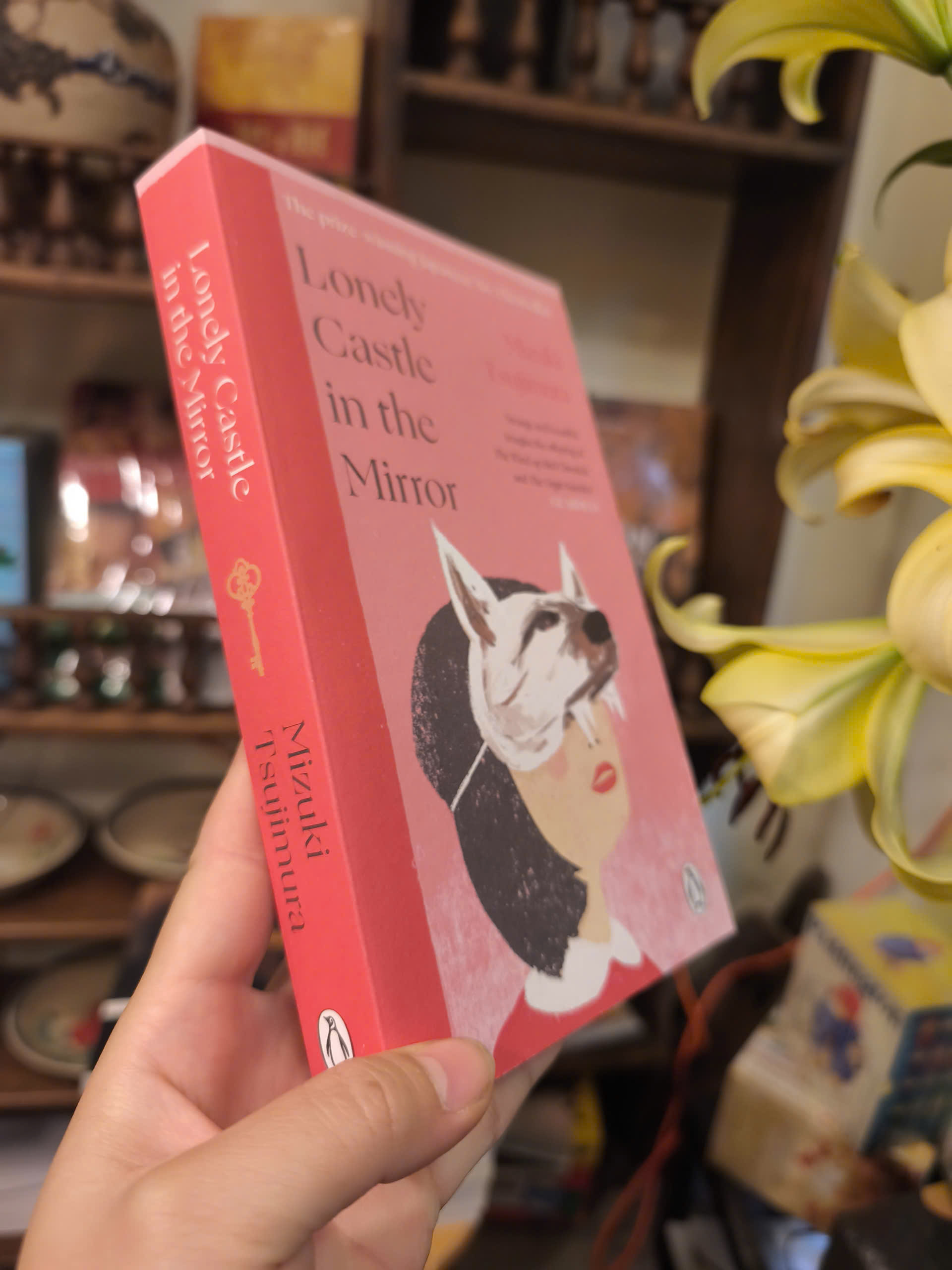 Sách - Lonely Castle in the Mirror by Mizuki Tsujimura | Japanese Literature / Ngoại văn Nhập khẩu