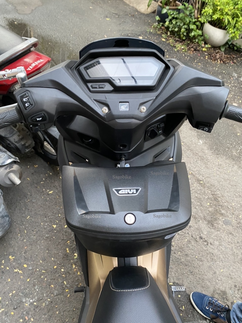 Thùng givi G12N kèm bát gắn cho xe Winner X V3, Winner X 2022