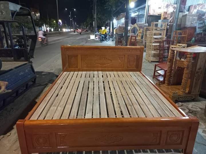 Giường ngủ gỗ xoan đào 1M8 X 2M ( FREESHIP HCM 30-50KM )