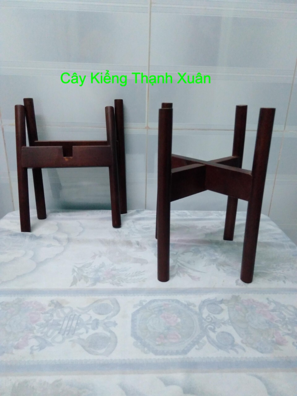 Kệ để chậu hoa gỗ, nâu