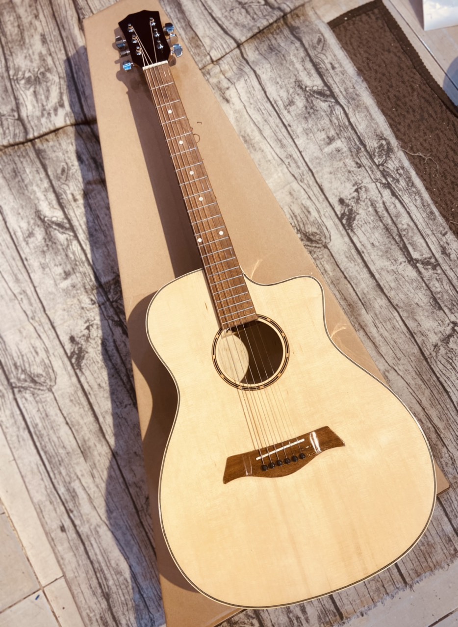 Guitar Acoustic có ty Giá rẻ vô địch (Guitar Sao Việt)