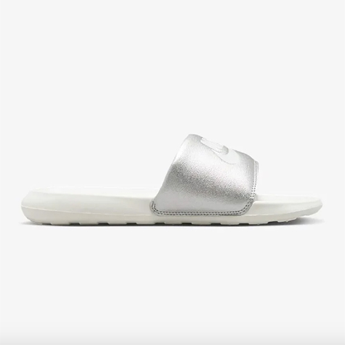 Dép thời trang Nữ W NIKE VICTORI ONE SLIDE - METALLIC SILVER/SUMMIT WHITE-PHOTON DUST - 7 US