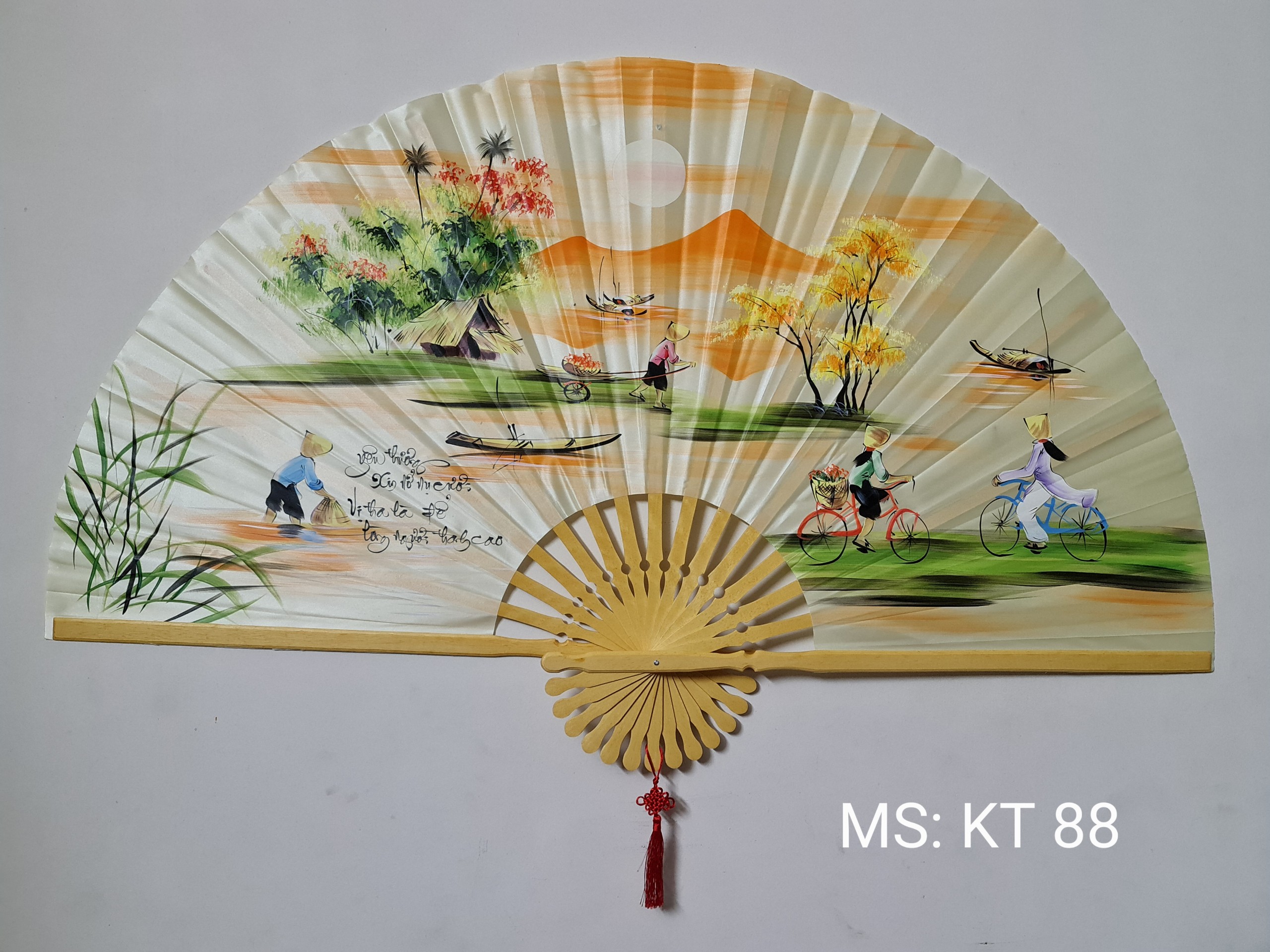 Quạt treo tường trang trí phong thủy nghệ nhân vẽ tay thư pháp Việt Nam độc đáo