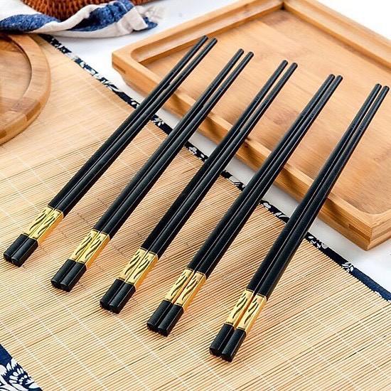 {HÀNG CAO CẤP HỘP 10 ĐÔI ĐŨA HỢP KIM MẠ VÀNG KHẮC TINH XẢO