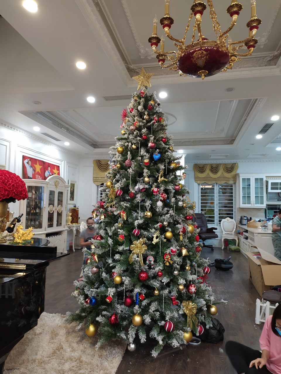 Cây thông noel phủ tuyết - Tán dày và đẹp, cây thông chắc chắn và dể tháo lắp