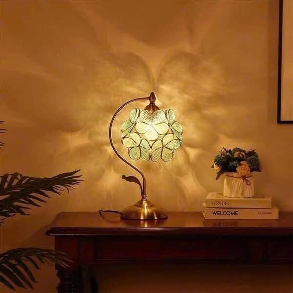 Đèn bàn cánh hoa Tiffany cổ điển sang trọng. hàng chính hãng
