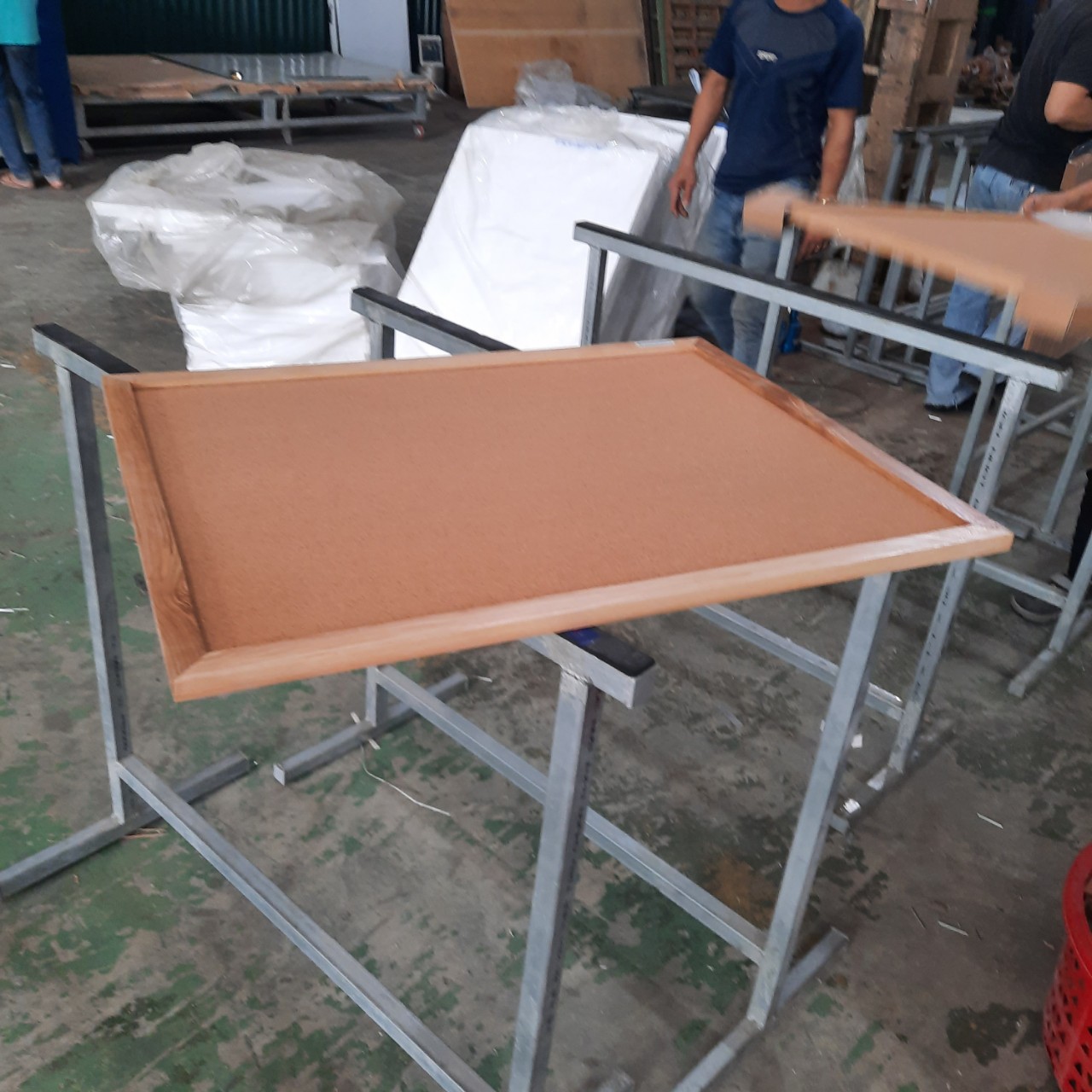 Bảng ghim bần khung gỗ , KT: 60x80cm