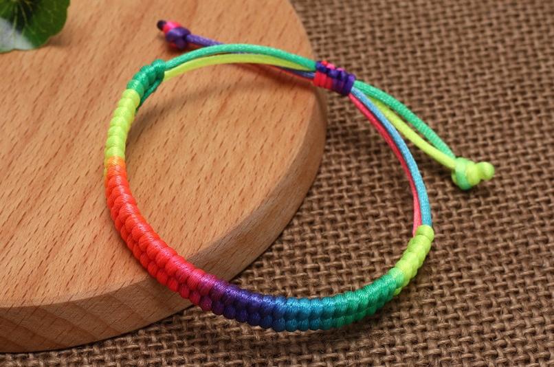 Vòng tay nam nữ chỉ đỏ may mắn phong thủy