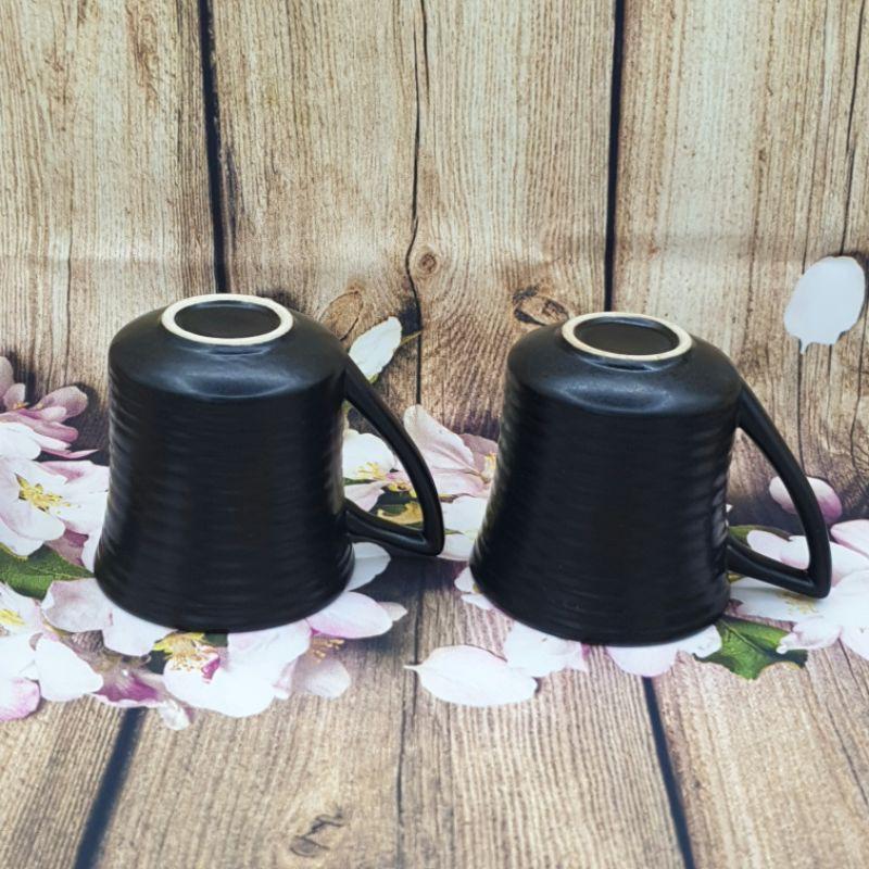 Cốc ly sứ có quai tam giác men 2 màu nâu đen sang trọng. Dung tích 170ml. Cốc pha cafe, pha trà...
