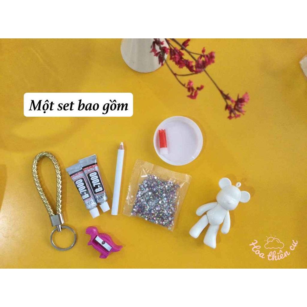 Set tự làm móc chìa khoá đính đá gấu bạo lực Bearbrick DIY handmade