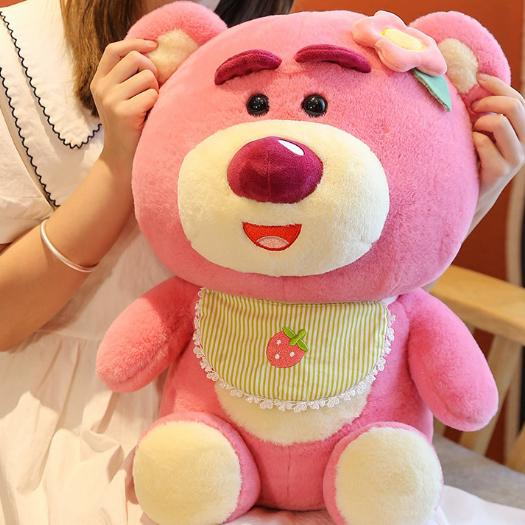 Gấu bông Lotso dâu đeo yếm cute, Gấu dâu cài hoa đáng yêu màu hồng