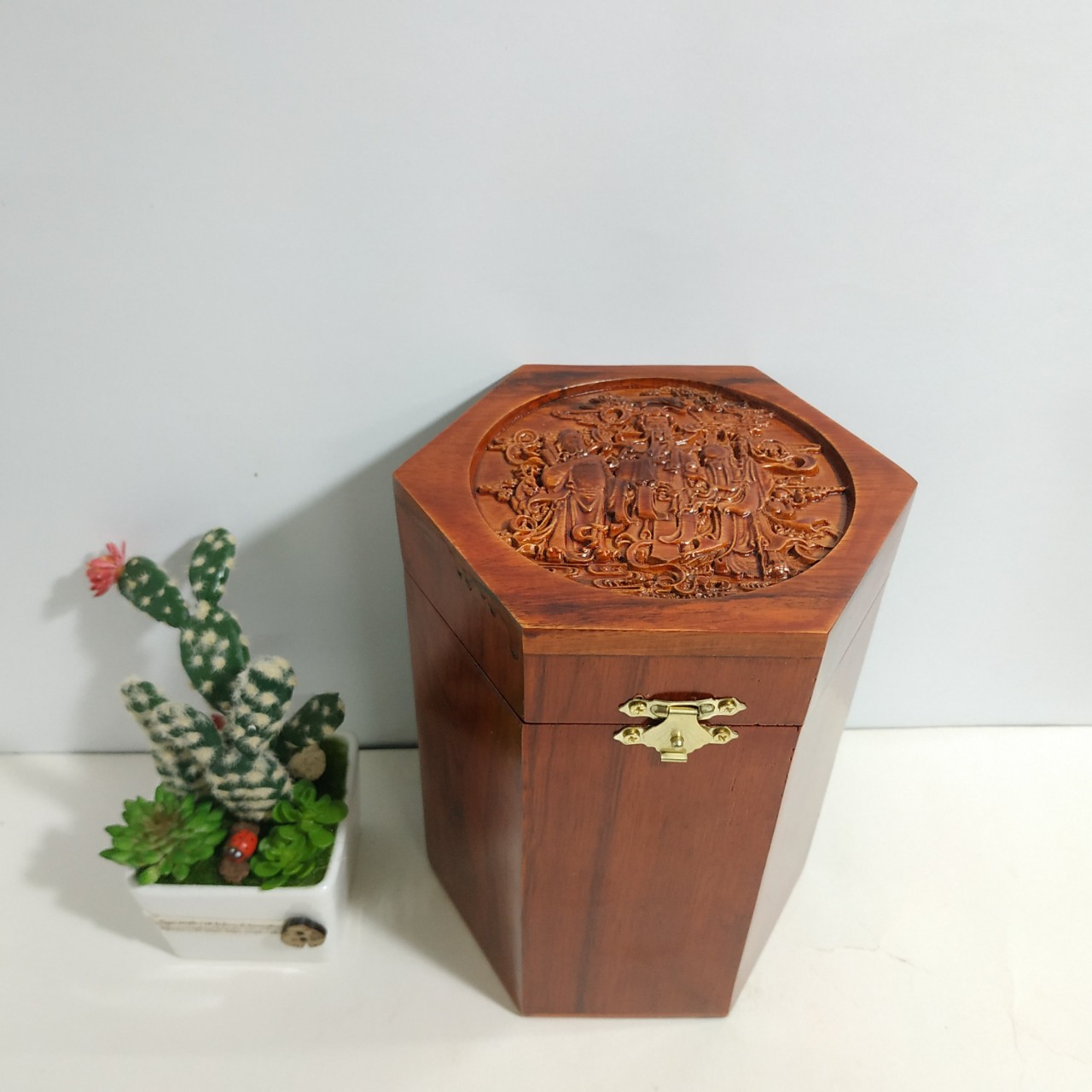 Hộp đựng chè - hộp đựng trà gỗ hương chạm 3 ông tam đa - loại to cao
