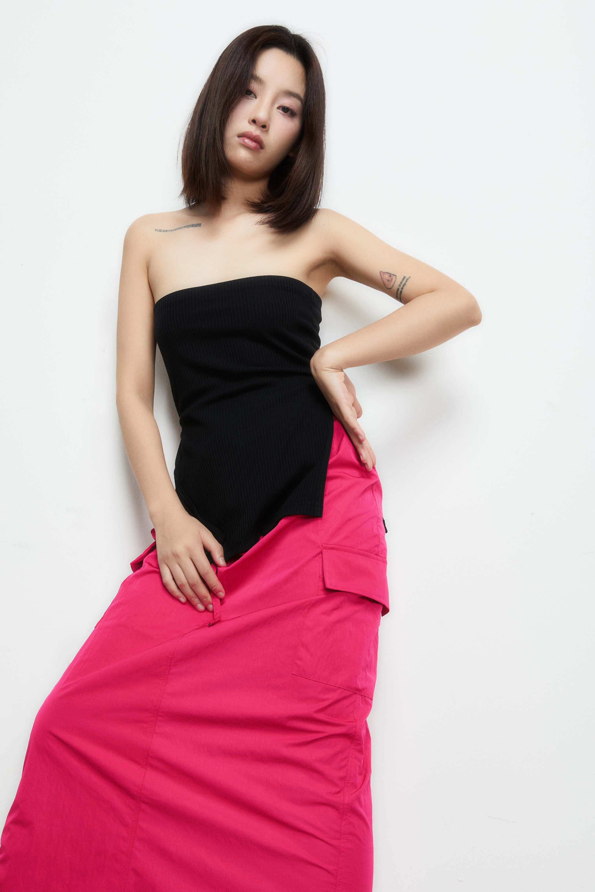 DOTTIE - Áo ống thun xẻ tà T0651
