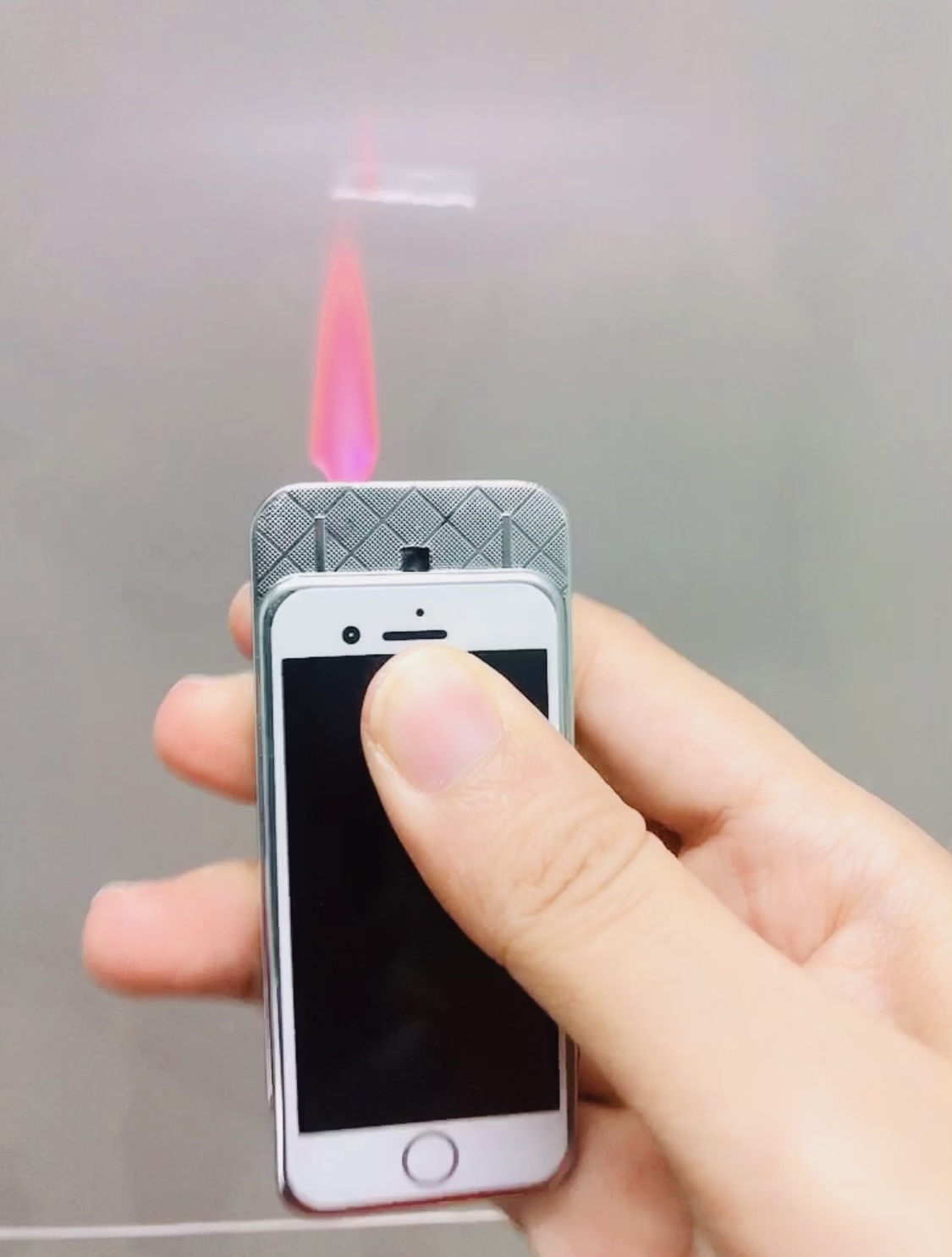 Hột quẹt bật lửa khè hình điện thoại IP mini dễ thương - xài gas