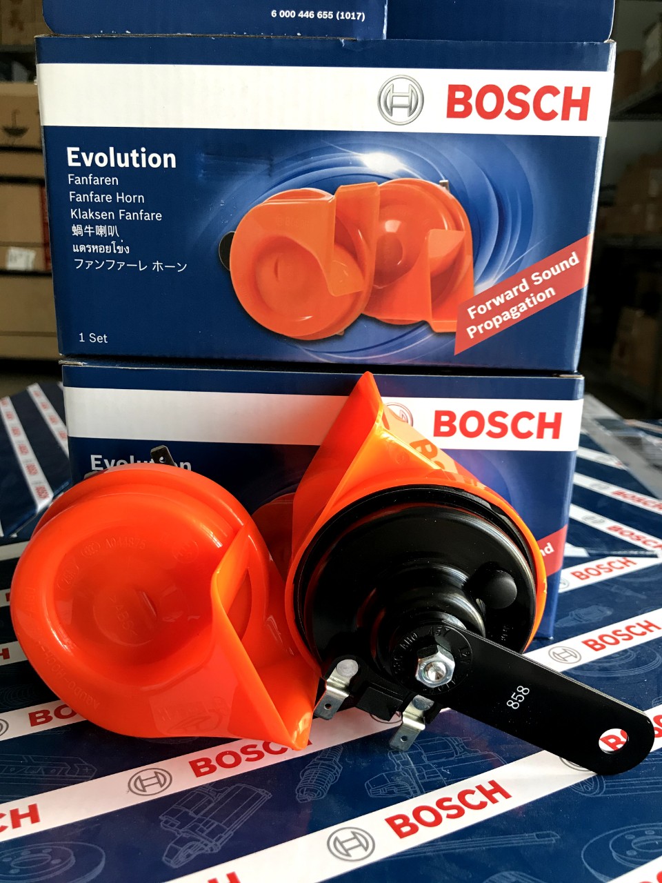 Cặp 2 Còi Bosch Còi Sò Evolution 12V Dành Cho Ô Tô Xe Tải (1 Giắc Cắm - Màu Đen, 2 Giắc Cắm - Màu Cam)