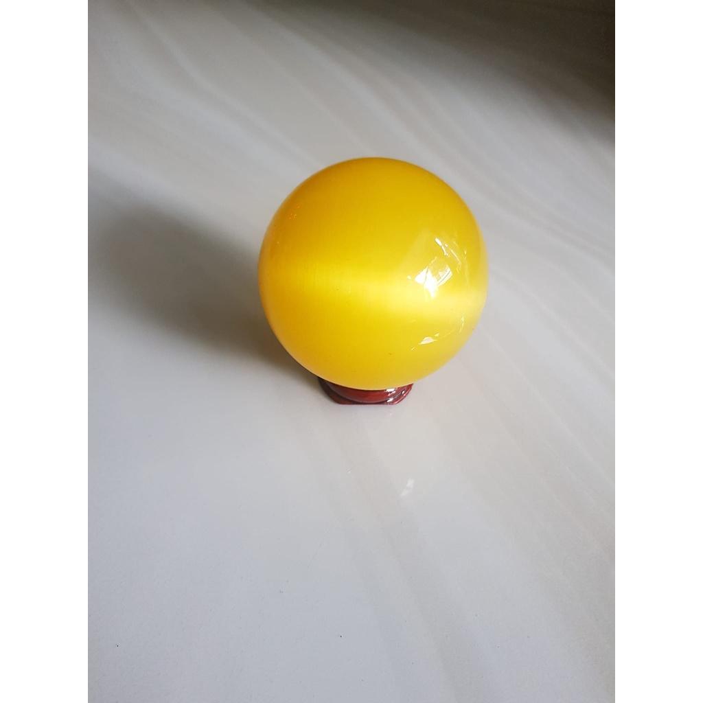 Trái Bi Phong Thủy Vàng Anh Tươi nhỏ vừa đá mắt mèo ánh cao 8cm x đk 6cm đế gỗ may mắn để bàn làm việc may mắn tài lộc hợp mệnh Kim, mệnh thổ, mệnh Thủy ạ