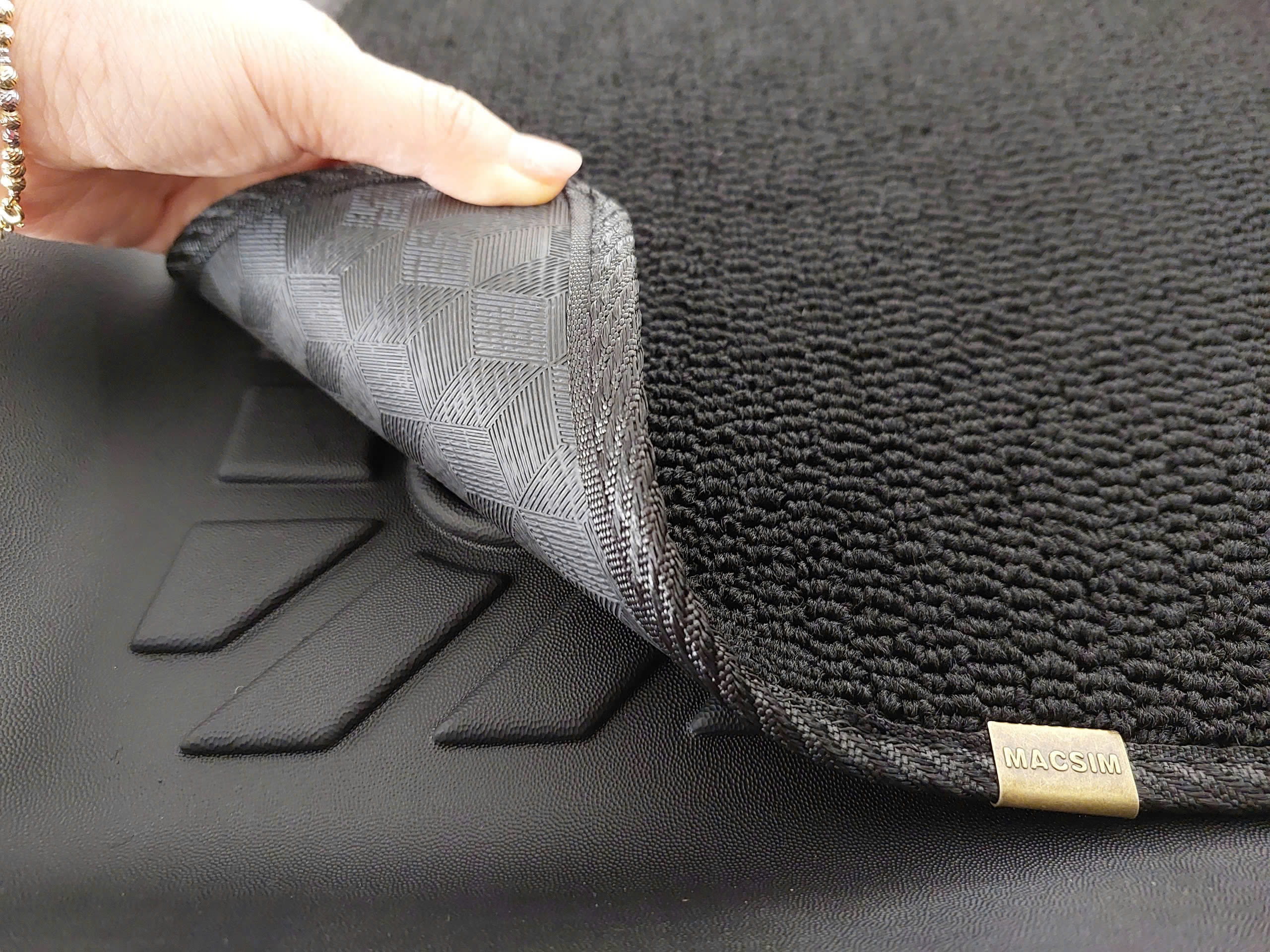 Thảm lót sàn 2 lớp sd3 Toyota Veloz/ Avanza Nhãn hiệu Macsim - Giảm giá nhưng chất lượng không giảm