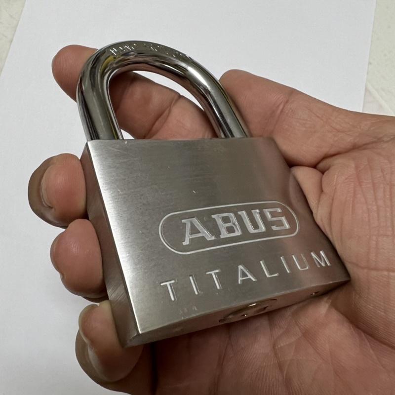 Ổ khóa ABUS 64TI/60 thân TITALIUM rộng 60mm chìa răng cưa - MSOFT