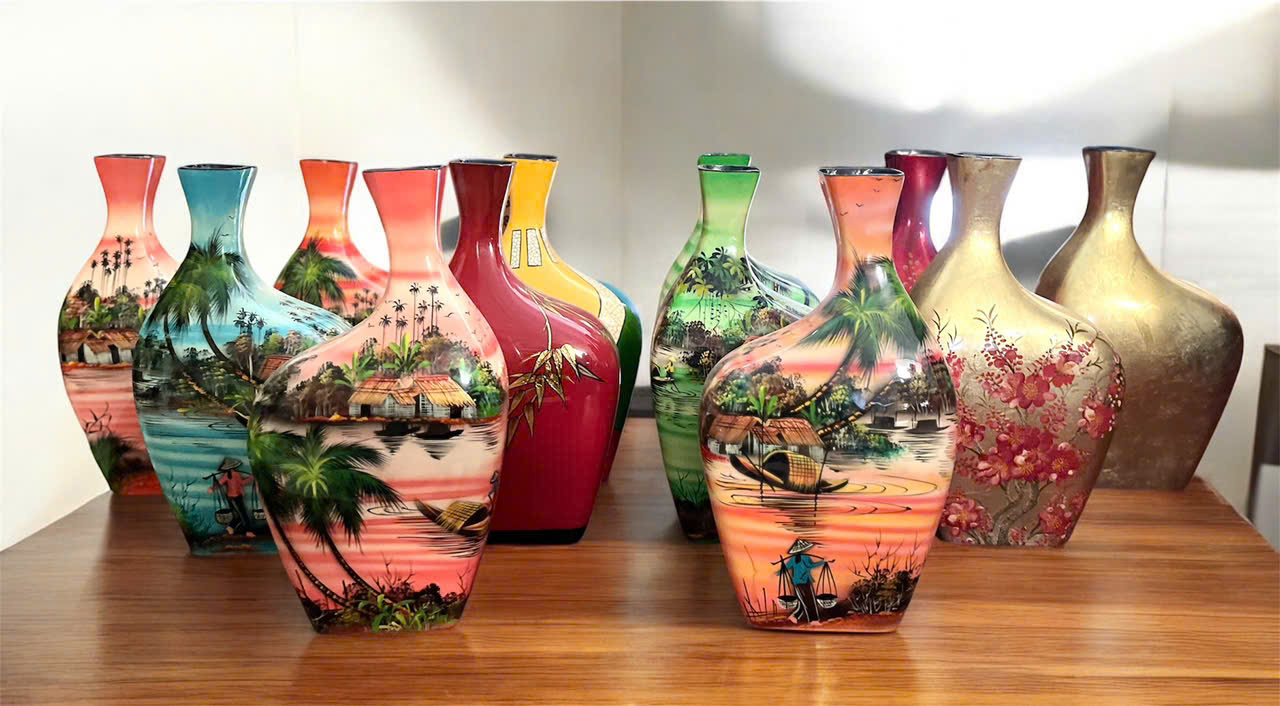 Bình hoa sơn mài Thanh Bình Lê- Bình cong size 30x17x10 cm /  Nghệ Thuật- Sang Trọng- Độc Đáo