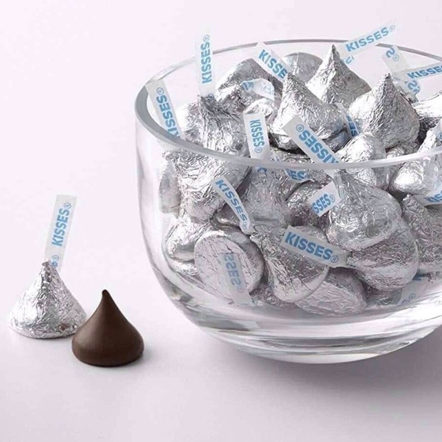 Kẹo Chocolate Hershey’s Kisses Milk Chocolate Gói 1,58 Kg Của Mỹ