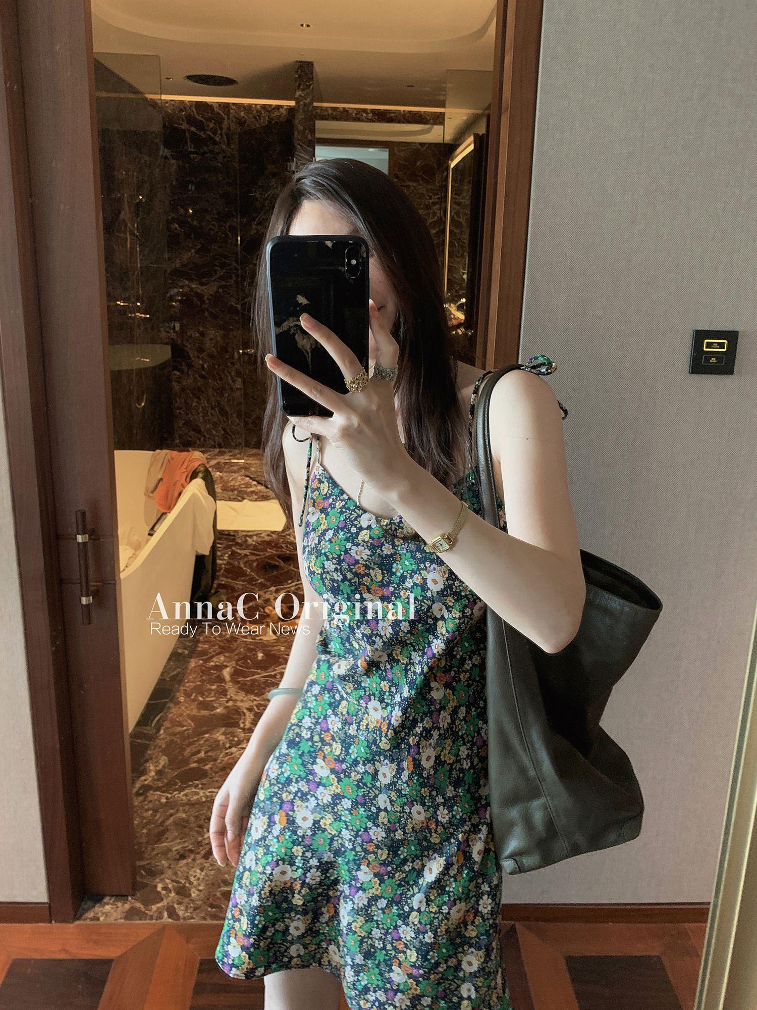 DONGSHOP 2023 Mùa hè Hàn Quốc cổ điển sling váy hoa mảnh đầm thiết kế phụ nữ nhỏ v cổ khí chất một từ váy ngắn
