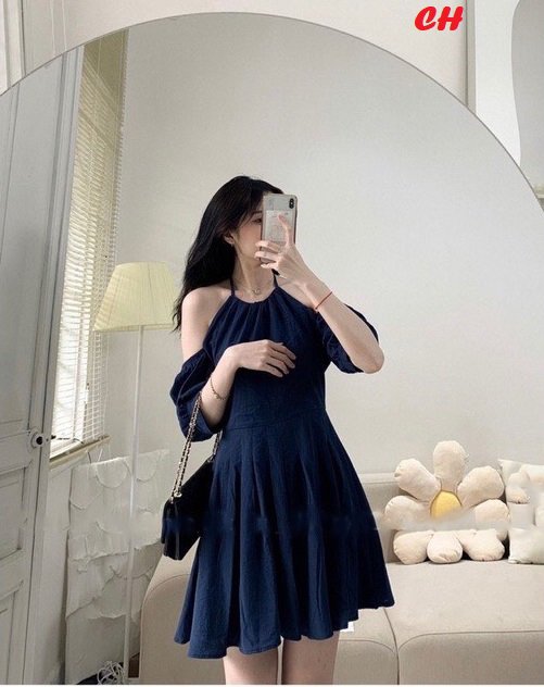 Váy cổ yếm hở vai dáng xòe điệu đep tiểu thư
