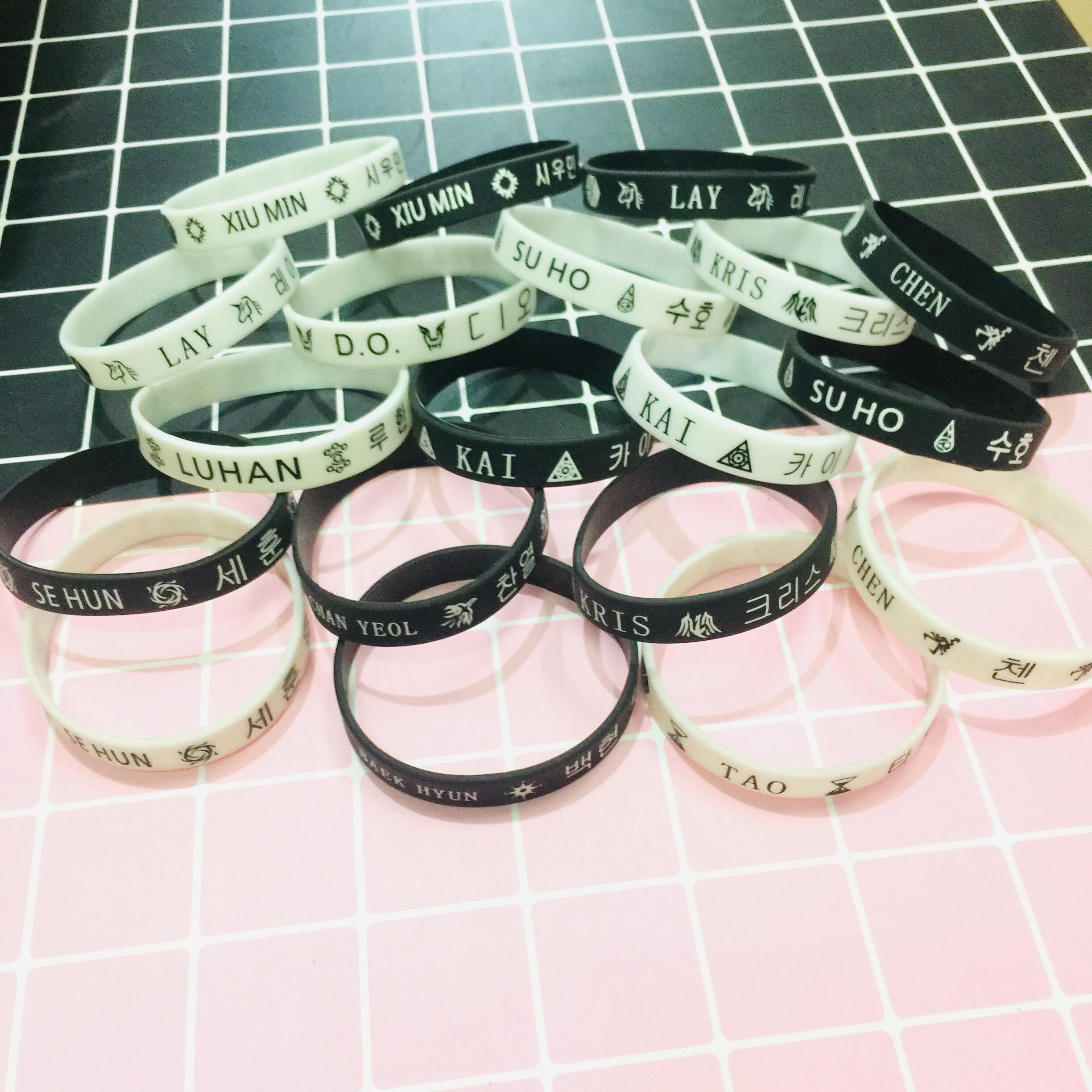 VÒNG TAY. LẮC TAY CAO SU EXO VÀ THÀNH VIÊN KPOP COMBO 5 CÁI MẪU KHÁC NHAU