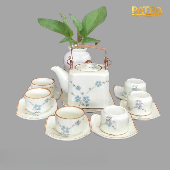 Bộ ấm chén uống trà cao cấp , bộ ấm trà Bát Tràng men kem họa tiết hoa đào xanh quai đồng