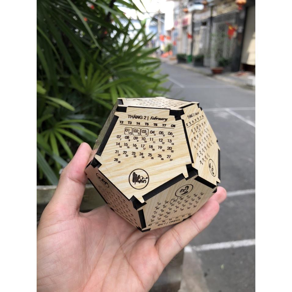 Trái Lịch Ngũ Giác - 12 Tháng Thư Pháp