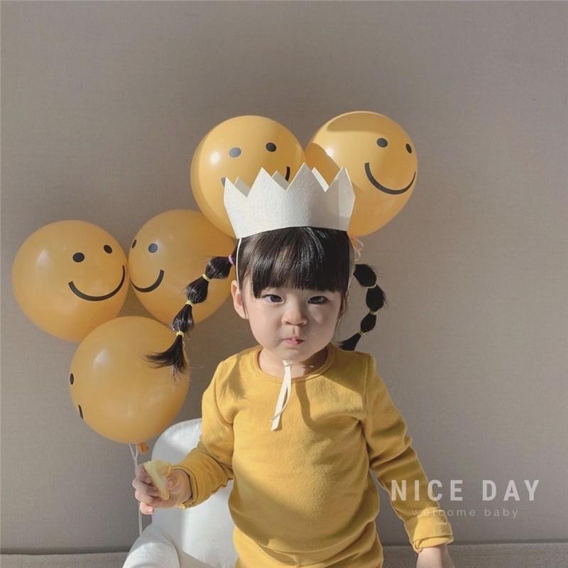 Bóng hình mặt cười vàng tươi