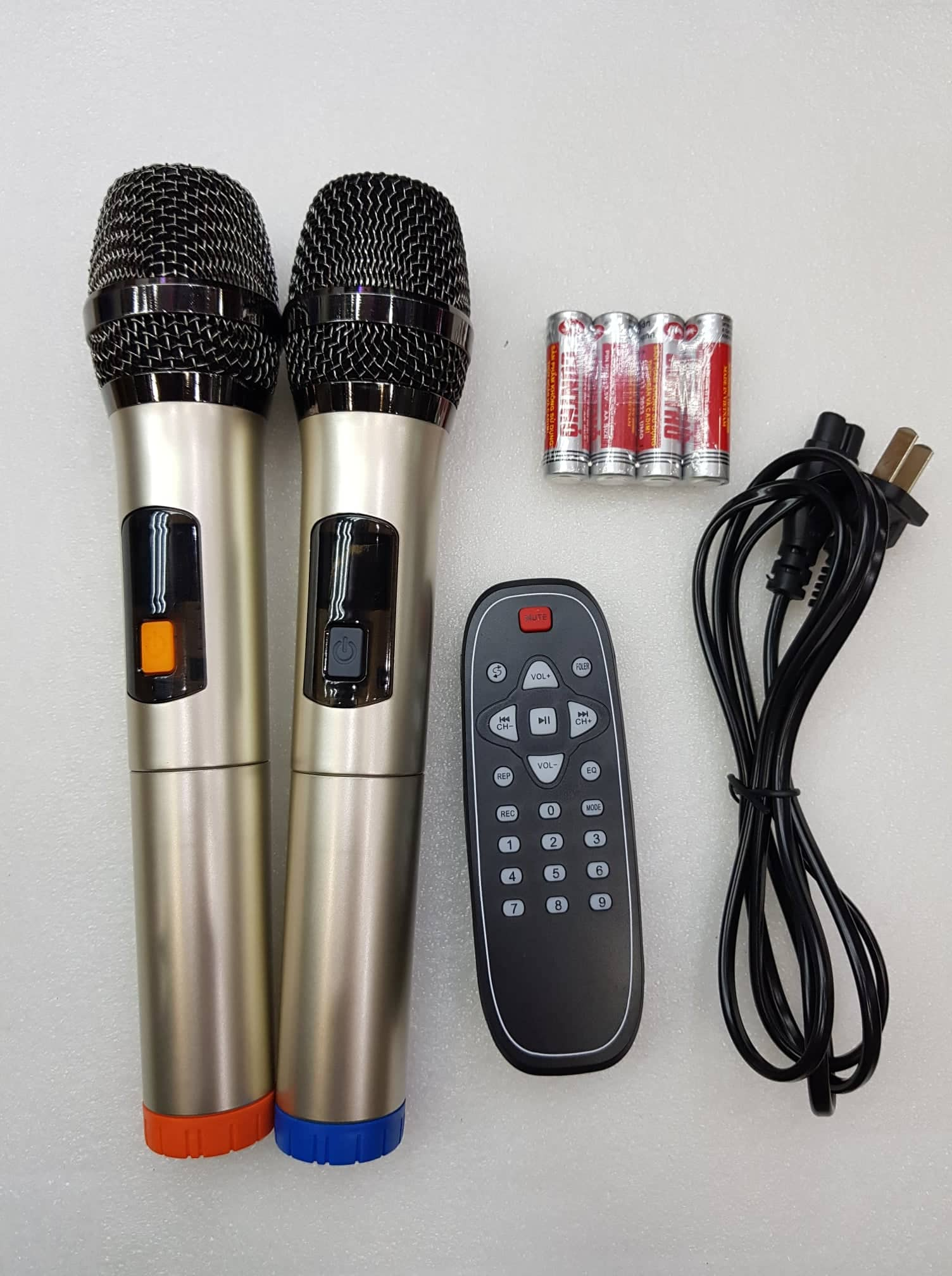 Loa kéo Karaoke Bluetooth CXF GL-1215: Bass 30, Thiết kế 3 loa, Công suất 300W, Thùng gỗ chắc chắn, Có 2 Micro không dây